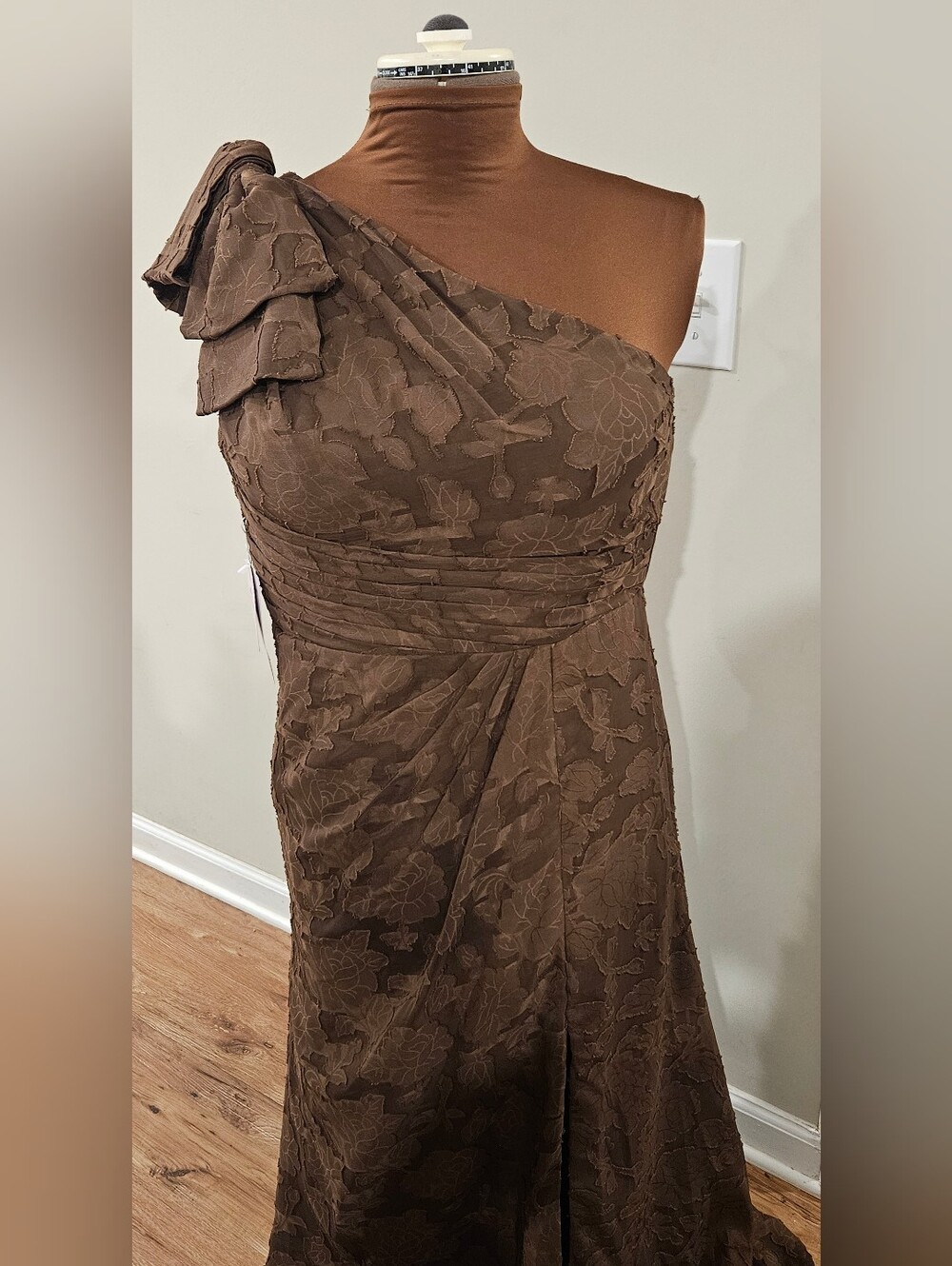 One-Shoulder Brown Floral Jacquard Evening Dress (See Description) - Picture 3 of 11